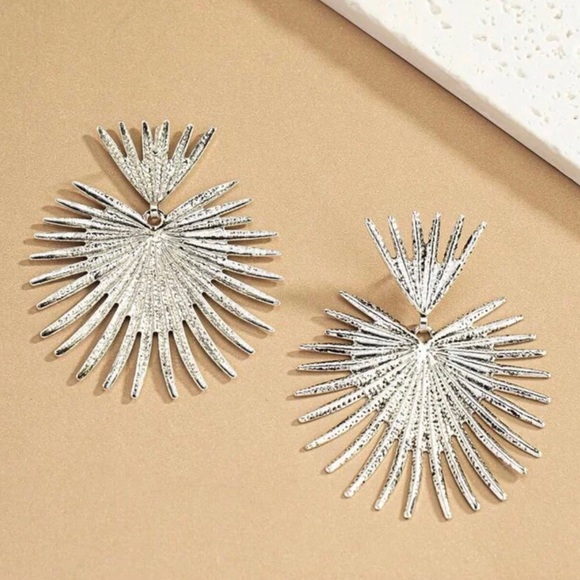 Zara Radiance Heart Crown Sunburst Beam Ray Regal Royal Statement Silver Earring - Picture 13 of 13
